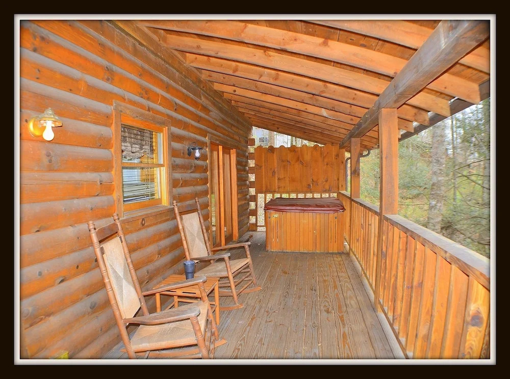 Priscilla Heights Lane Cabin 3203 - 1 Br cabin by RedAwning