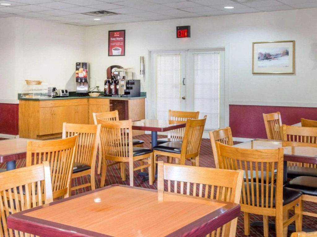 Perry Inn & Suites National Fairground I 75