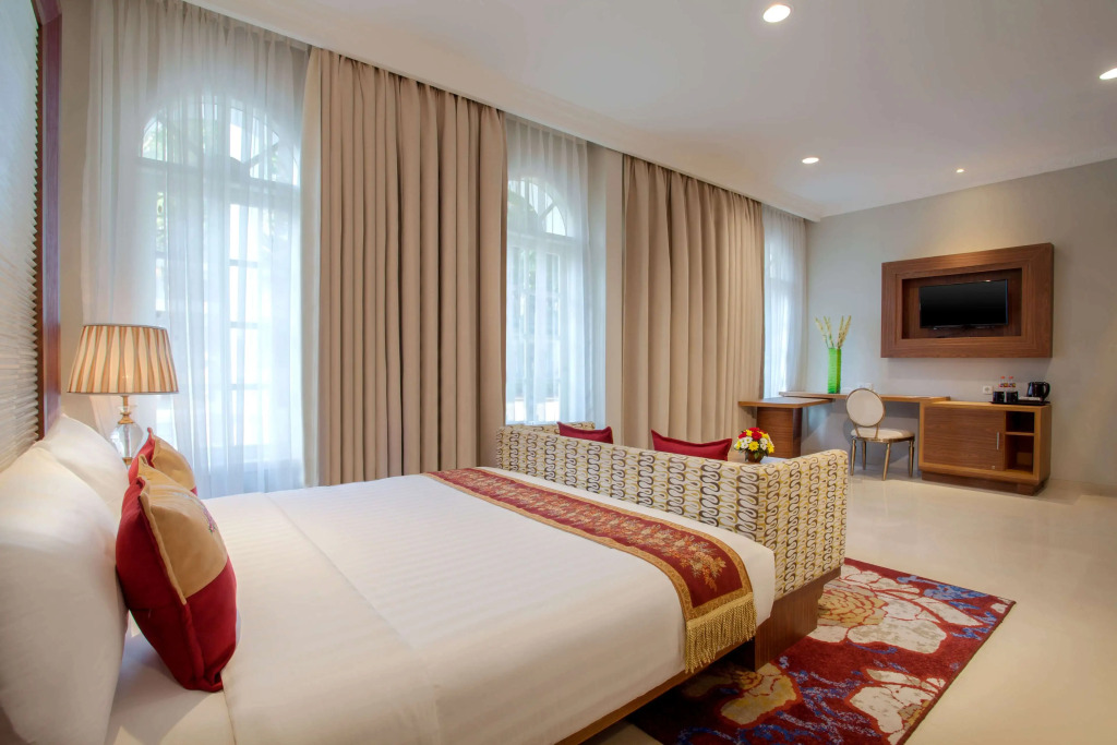 Ramada Suites By Wyndham Solo