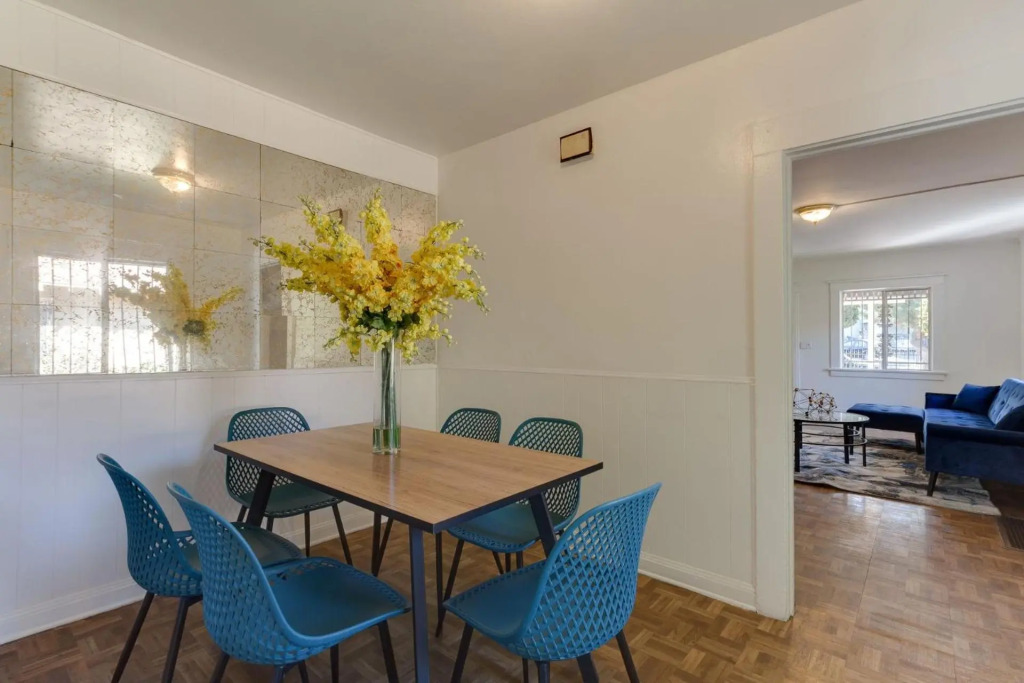 Los Angeles 3 Bedroom Charmer with Large Guest House