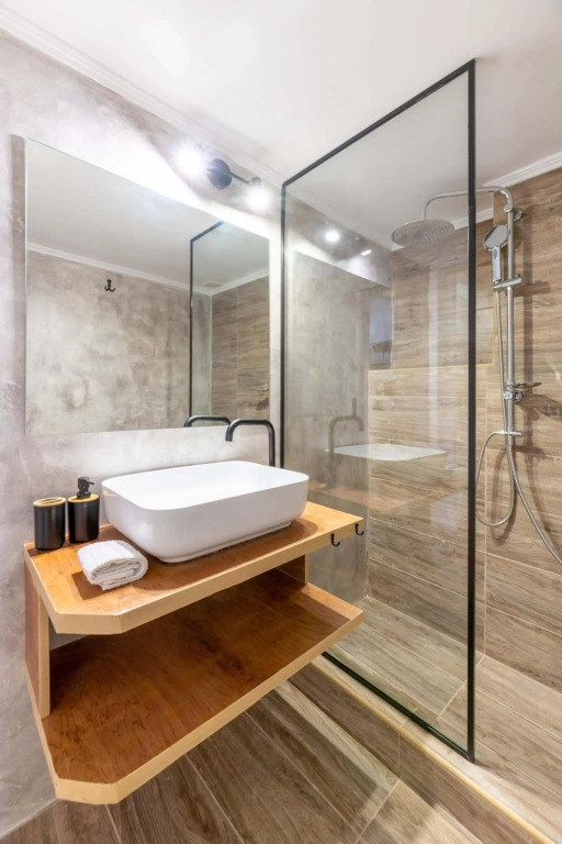 Modern Escape Near Riviera & Niarchos Foundation!