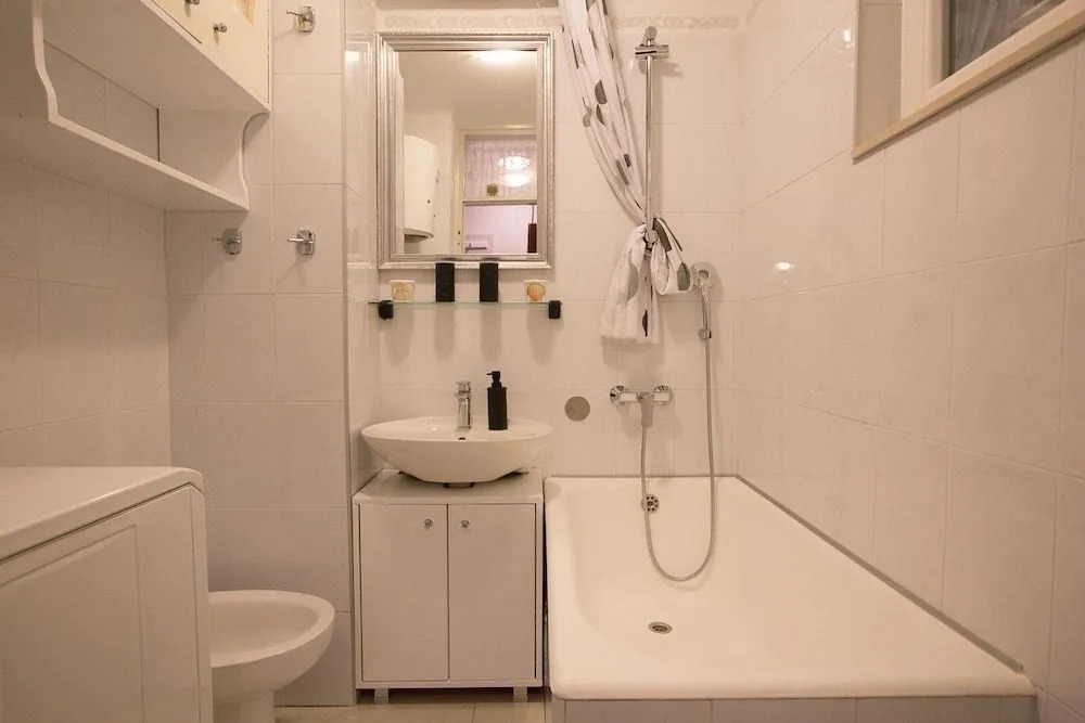 Apartment One , sea view , free parking