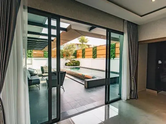 Astro Luxury: 4-6 beds Ultra Luxury Pool Villa with Daily Cleaning