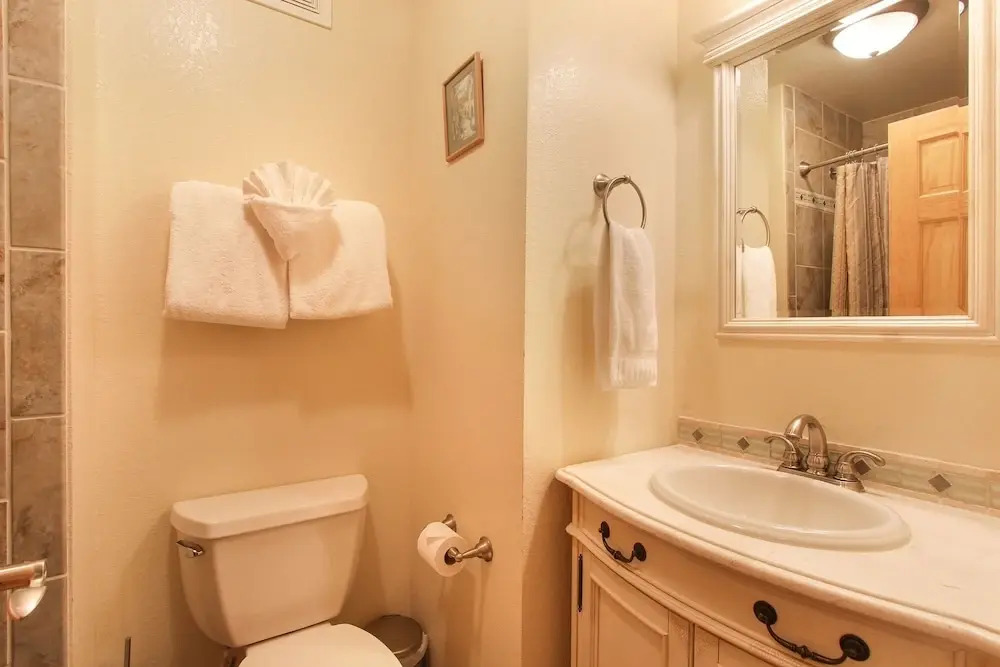 Deer Mountain 28b 1 Bedroom Condo by RedAwning