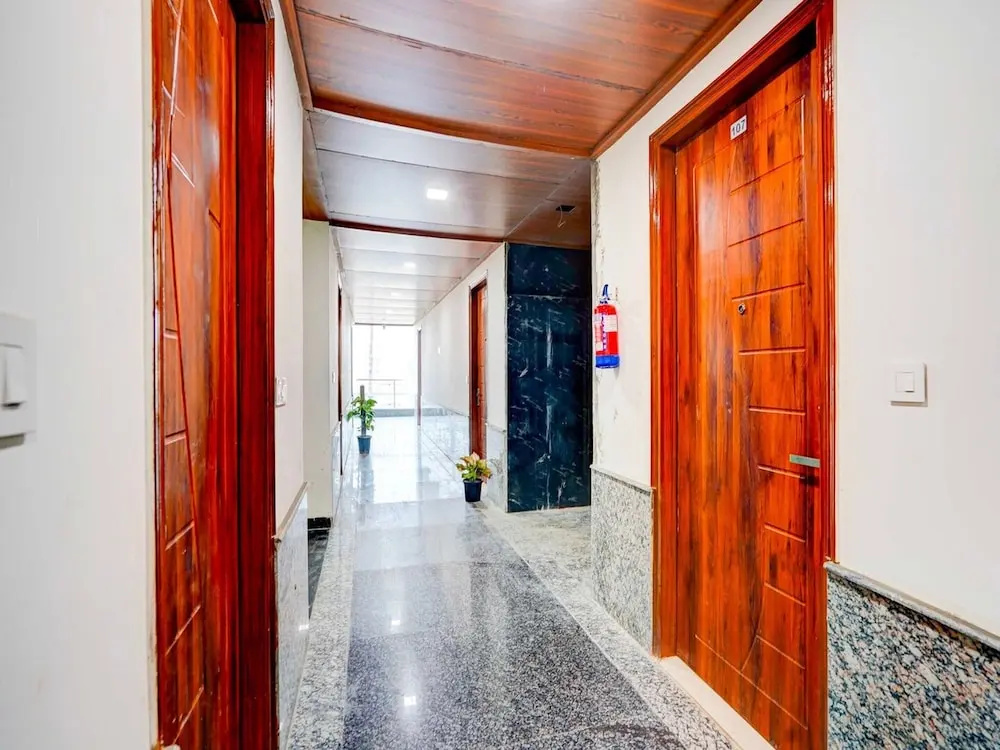 Collection O Sector 93 Noida Expressway