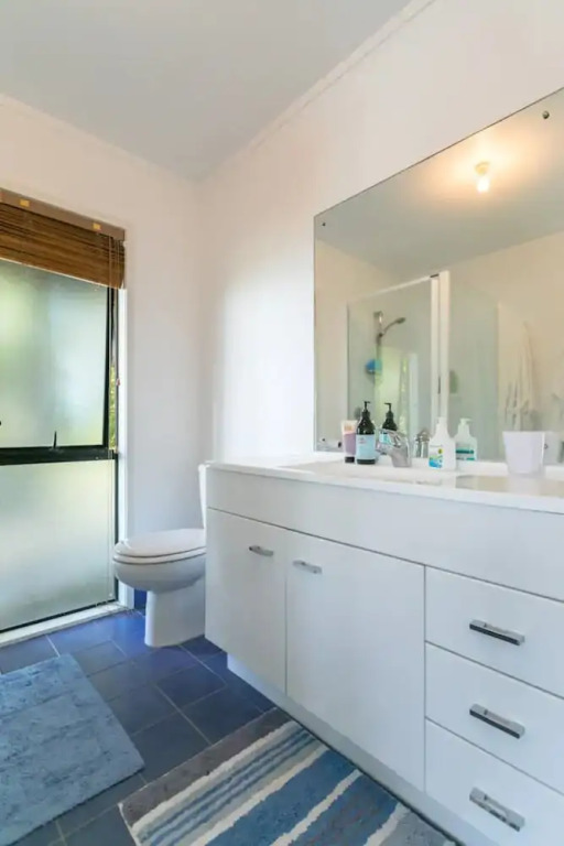 Sunny Poolside Studio in Meadowbank