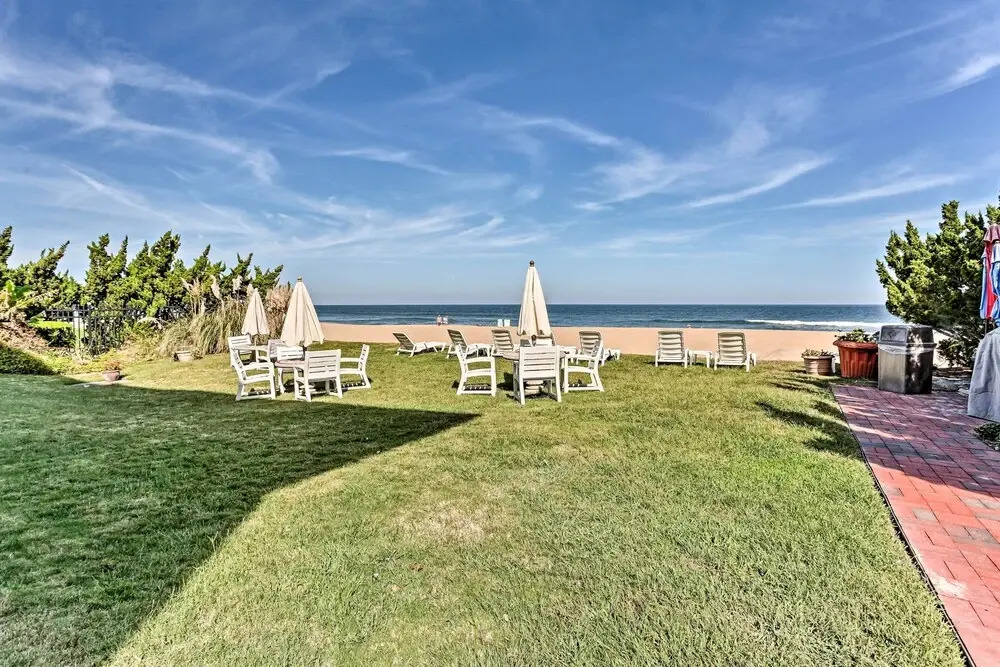 Virginia Beach Studio w/ Balcony + Pool View!