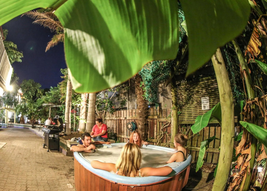 Centabay Lodge and Backpackers