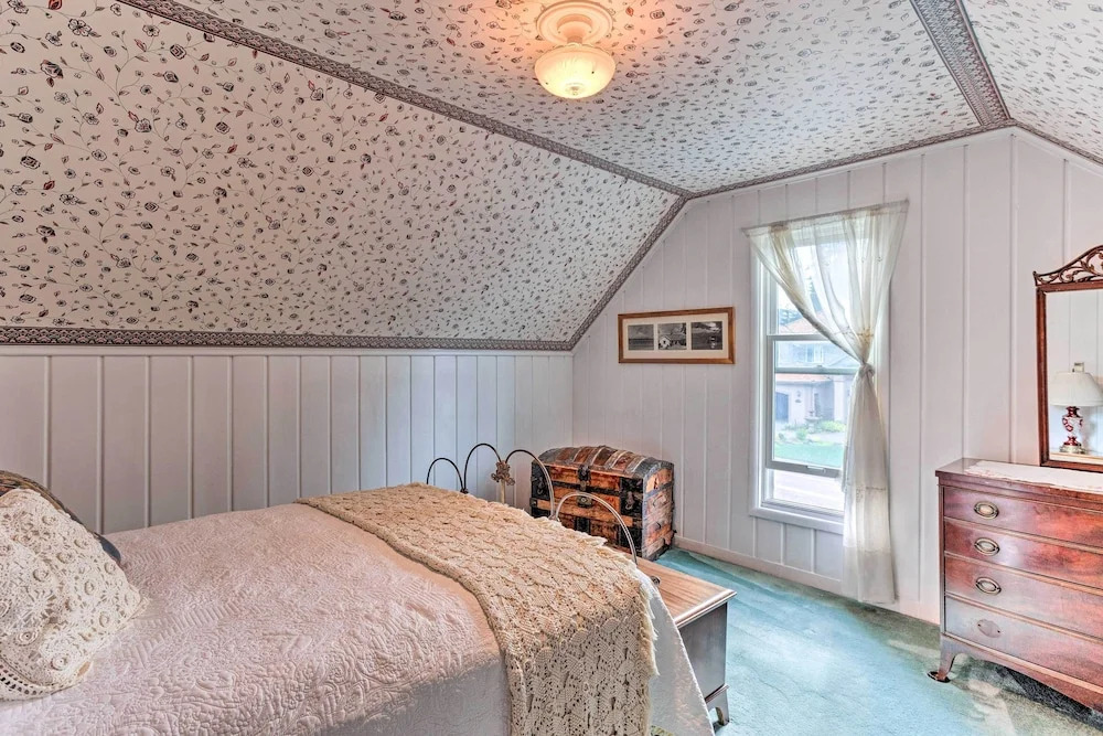Charming Historic Retreat Near Poverty Bay!