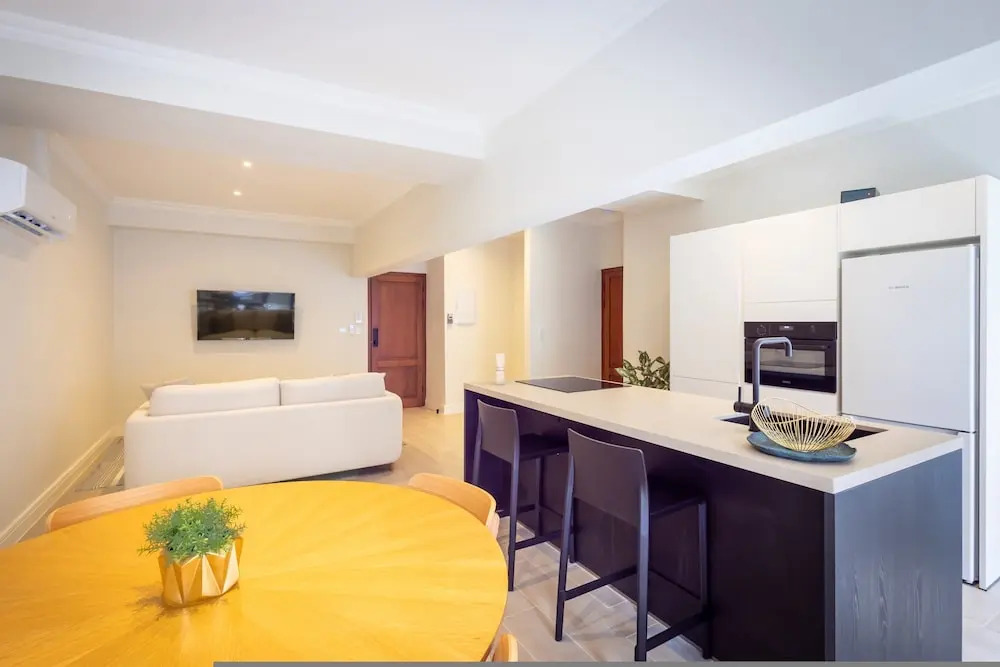 Modern Elegant Broadway Vibes in Willemstad