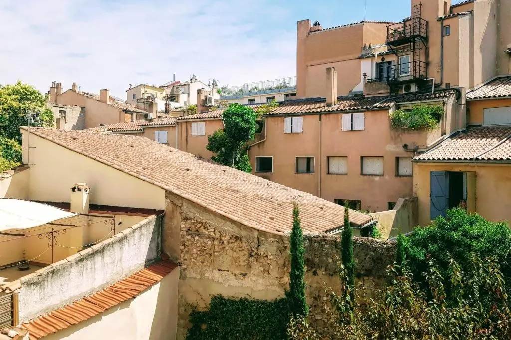 Charming 62 M With Shared Garden Center
