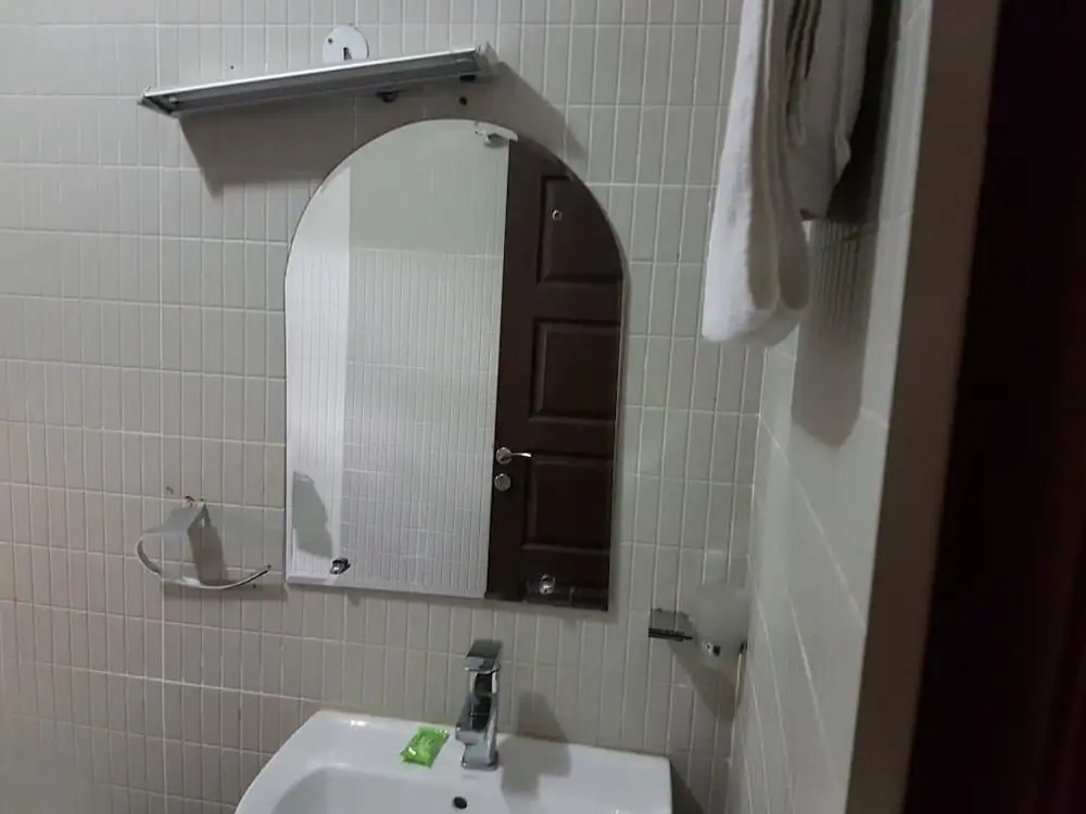 Emzrel Hotel & Suites