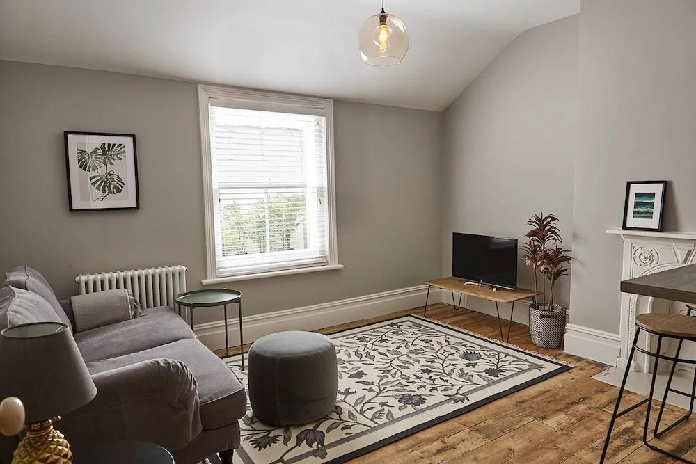 Chic Top Floor Apartment in the Heart of Westbourne Arcade