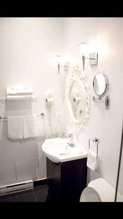 Studio in Ville-marie, Montréal, With Furnished Garden and Wifi