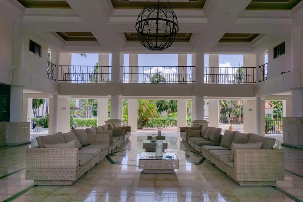 Paseo Del Sol Coral 204 3 Bedroom Condo by Redawning
