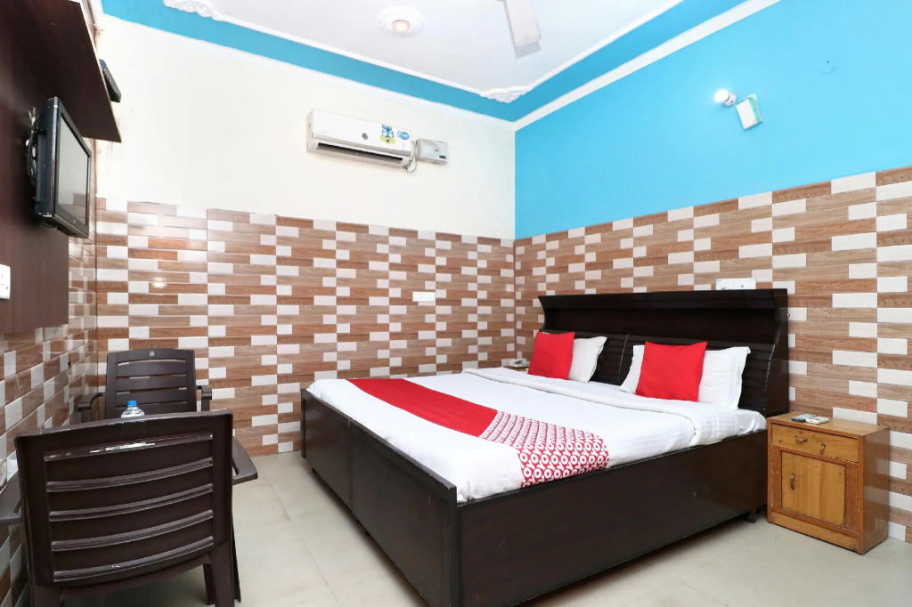 OYO 7671 Spark Inn