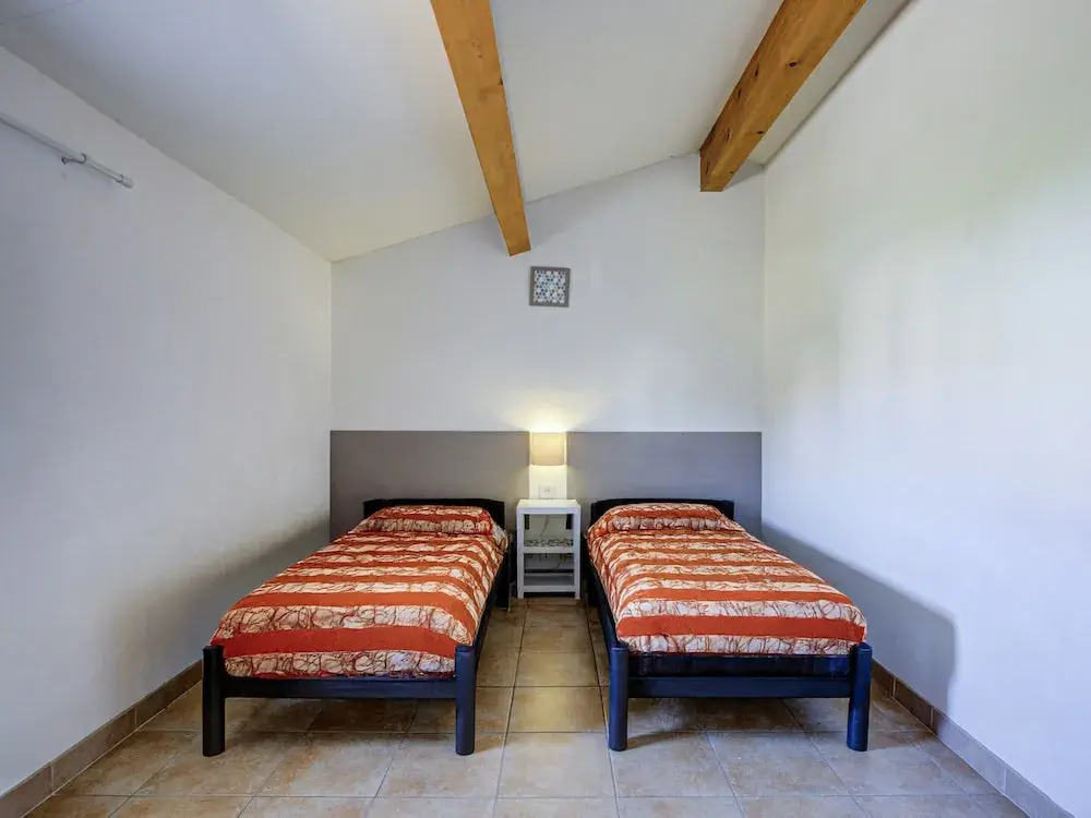 Family Villa Near Lac de Jouarres