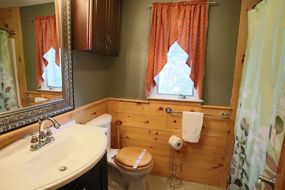 Newly Renovated Private 3 Bedroom Home in Waterville Estates Near Community Center - Bv146e