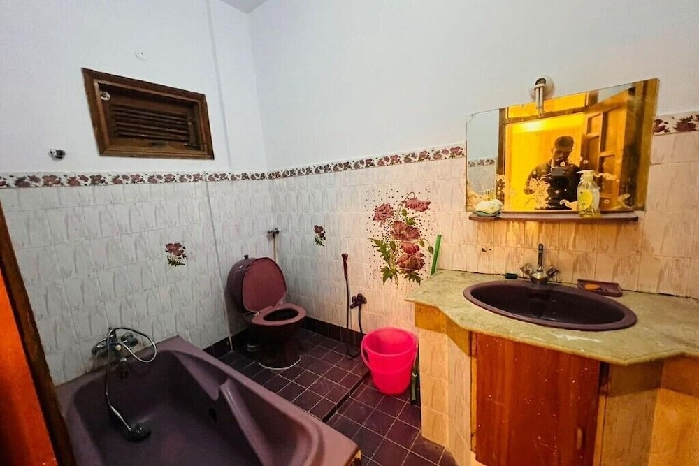 Couple family Lodge Guest House Karachi