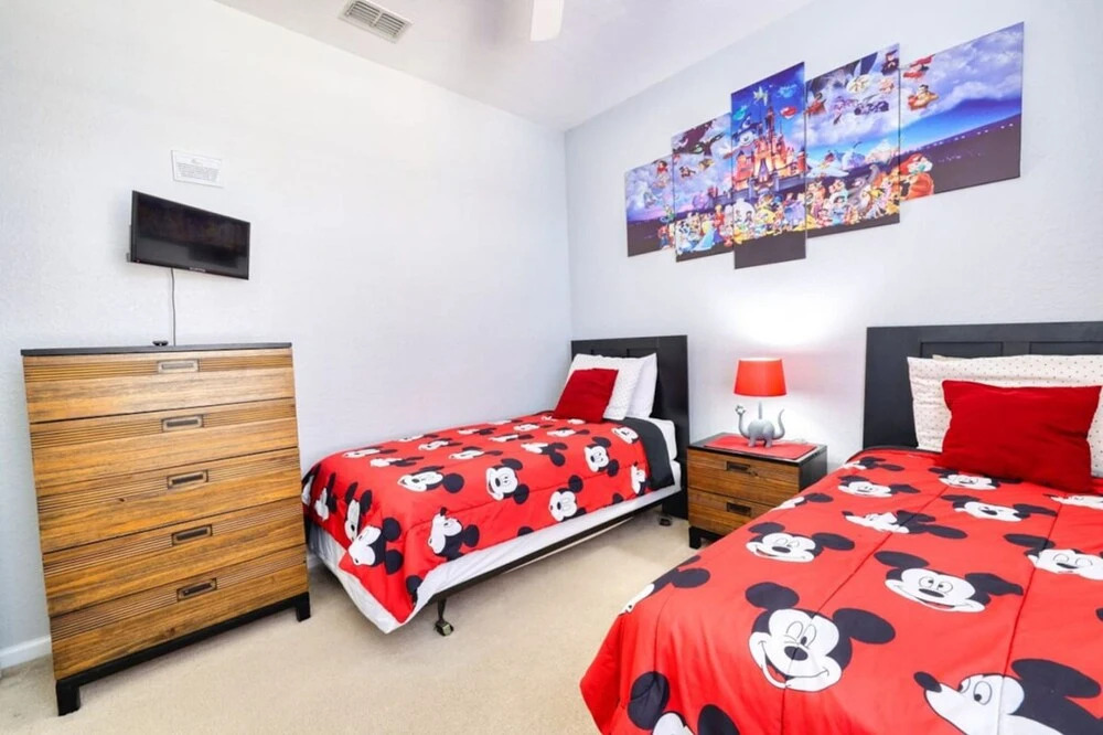 3 Bed Windsor Hills Condo Kids Themed Room Balcony
