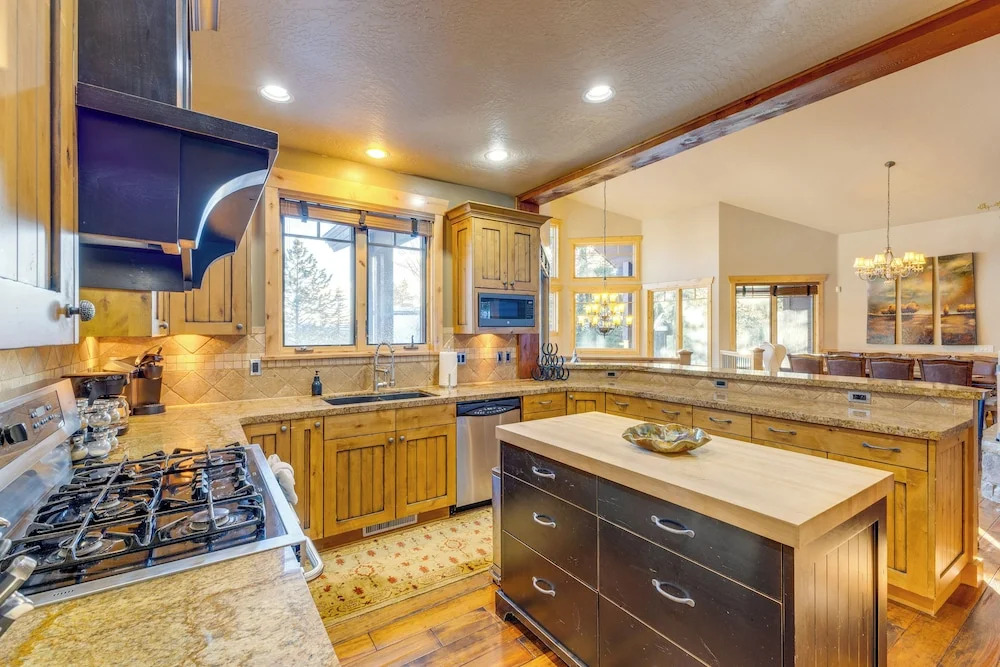 Ski-in/ski-out! Mtn-view Donnelly Home w/ Hot Tub