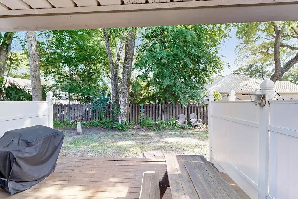 Snowbird-friendly Condo With Patio, Central AC, W/d, Pool & Tennis - Near Beach