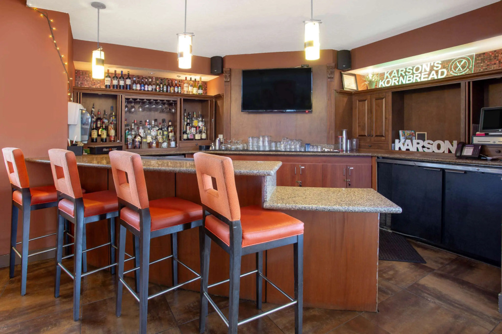 Holiday Inn Express & Suites Phoenix - Midtown, an IHG Hotel