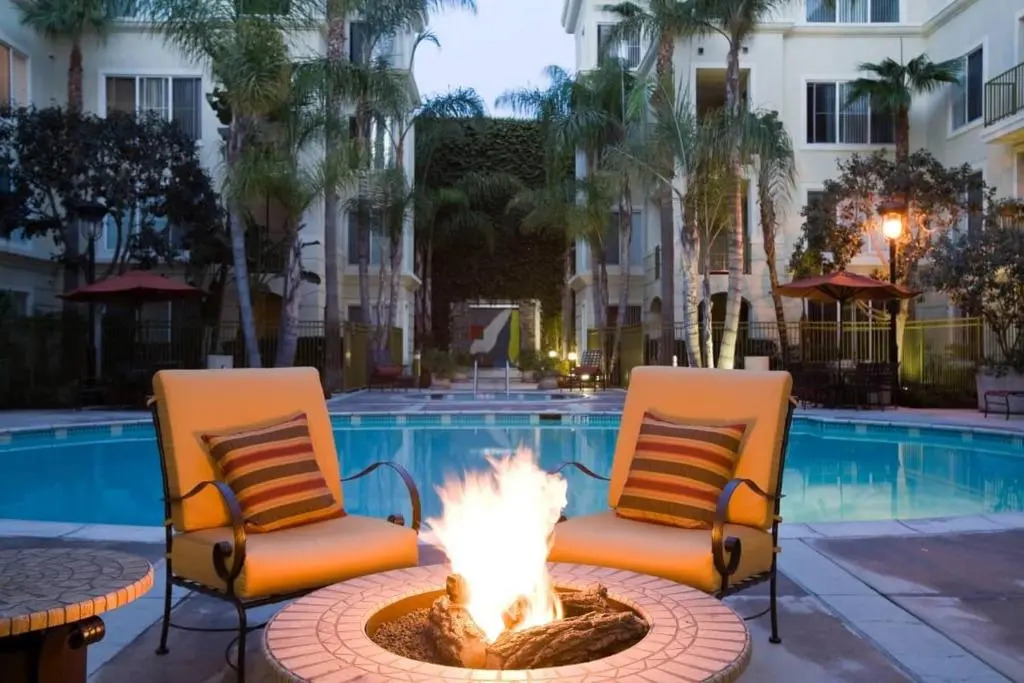 Marina Del Rey's Grand 2/2 Suite Pool View