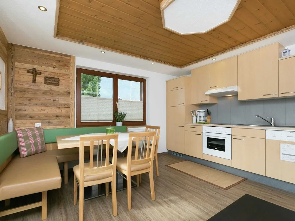 Apartment in Ski Paradise near Trails