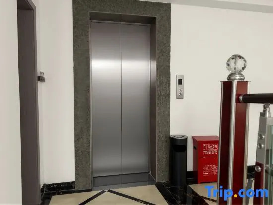 Luoping Zhangyue Express Hotel