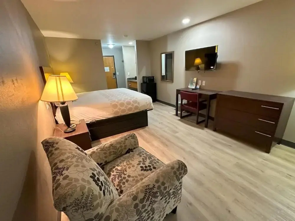 Larned Inn & Suites