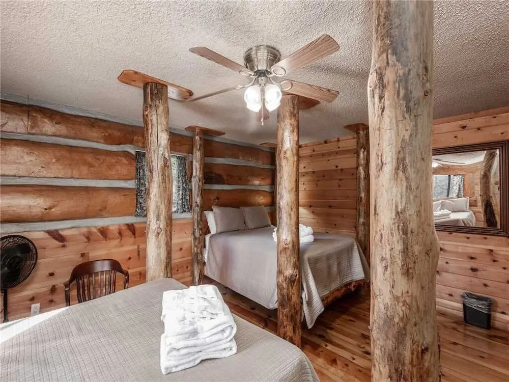 Sleeping Bear, 2 Bedrooms, Front Deck, Midtown, Sleeps 6