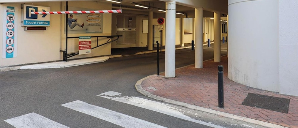 Moderne 2 pi ces c ur du Quartier Suquet A1b261