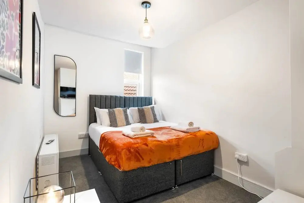 1 Bdr Modern Living in The Old Bank Hse