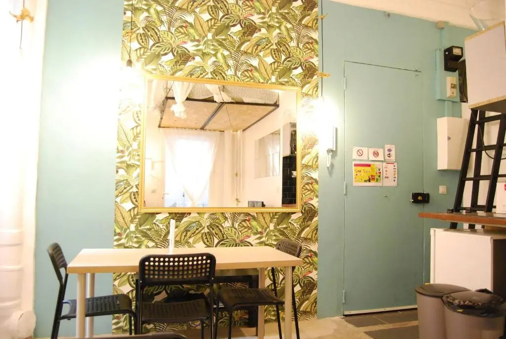 Arty 20m² district of BATIGNOLLES