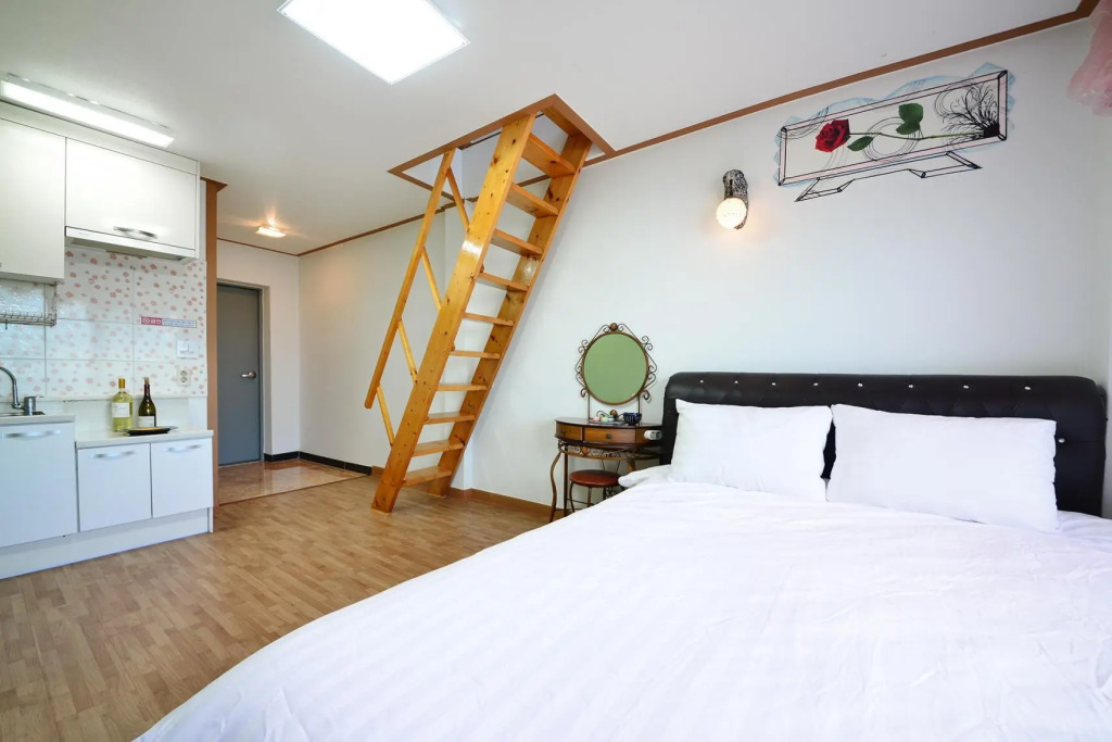 Ganghwa Punggyung gryujineon zip Pension