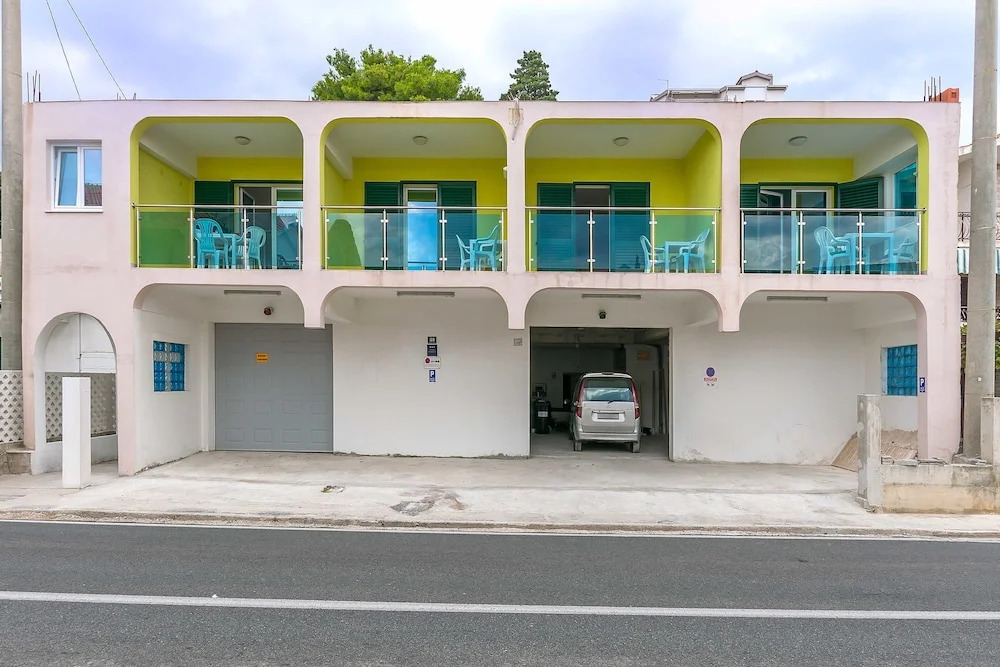 Apartments Road star