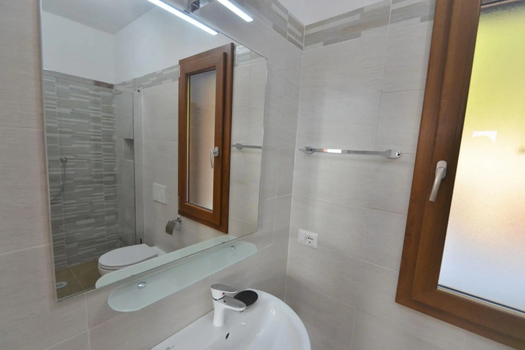 Two semi-detached houses in the immediate vicinity, for a total of three apartments on a 5-acre lot.-Villetta Zuccale 2