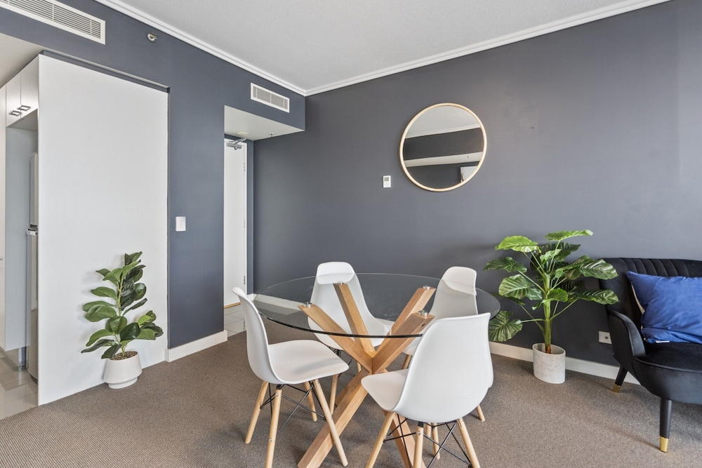 Bright 1-bed Retreat in Charlotte Towers