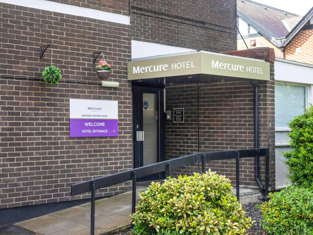 Отель Mercure Bedford Centre Hotel