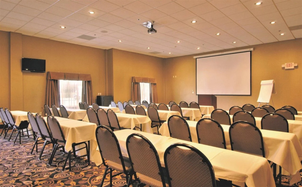 Holiday Inn & Suites Memphis Southeast-Germantown by IHG