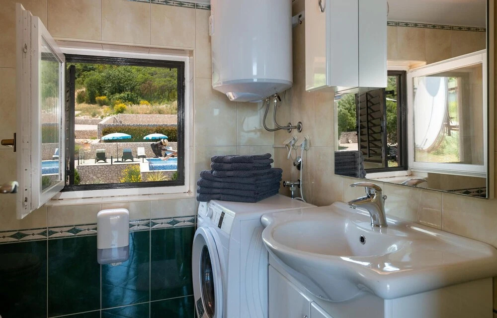 Beautiful Home in Ravni With Wifi and 3 Bedrooms