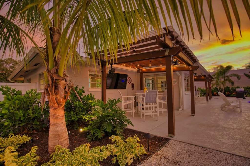 Peaceful, Hot Tub, Near Siesta Key, 3 Bed, 2 Bath