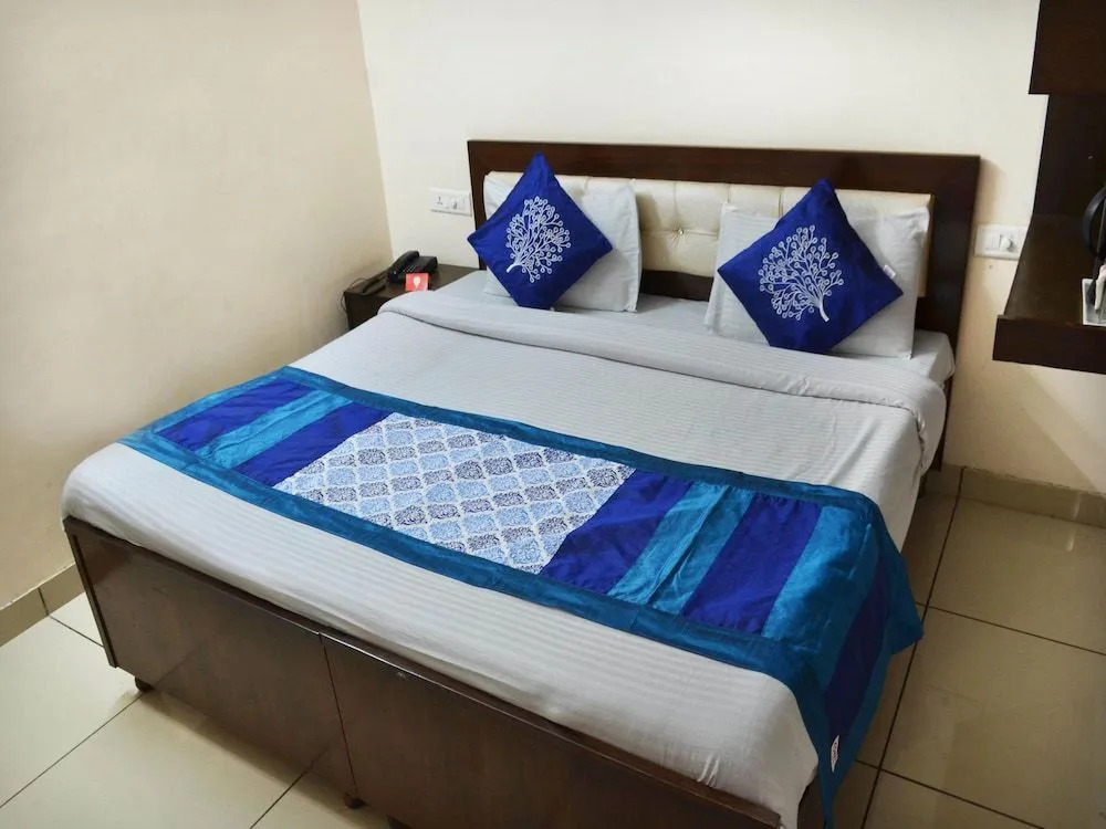 OYO Flagship 6298 Motel Divine