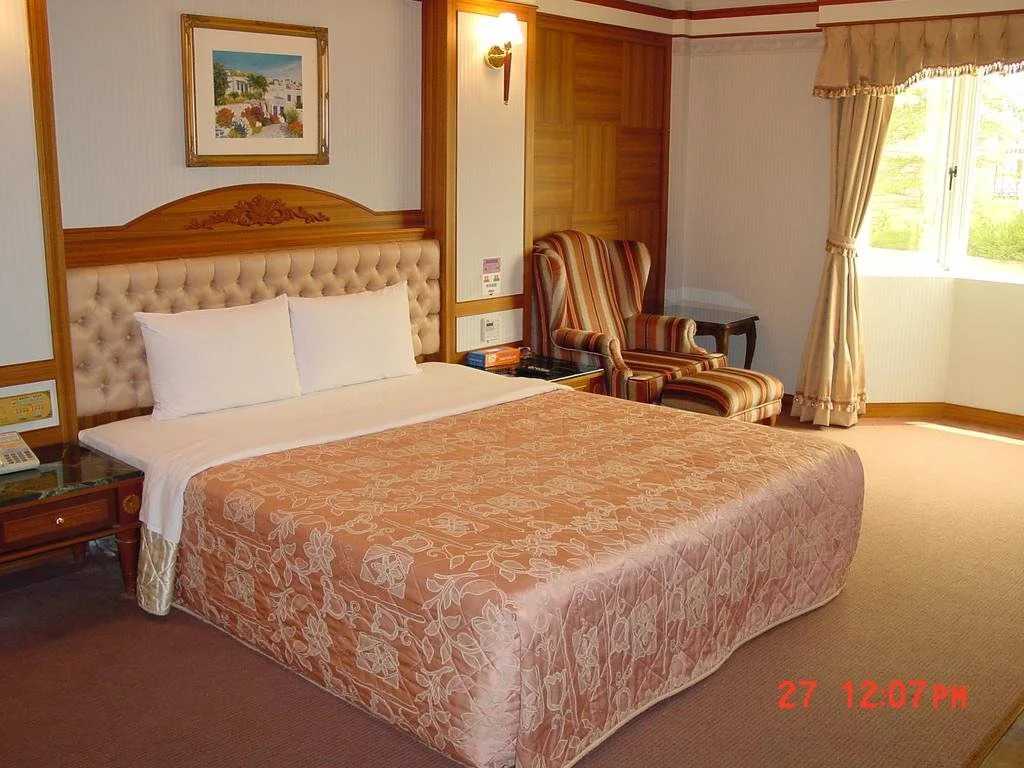 Loveshu Business Motel(長榮興商務汽車旅館（新化館）)