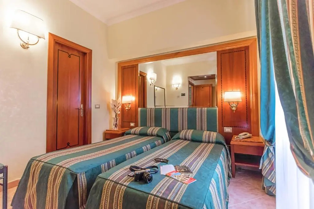 Raeli Hotel Lux