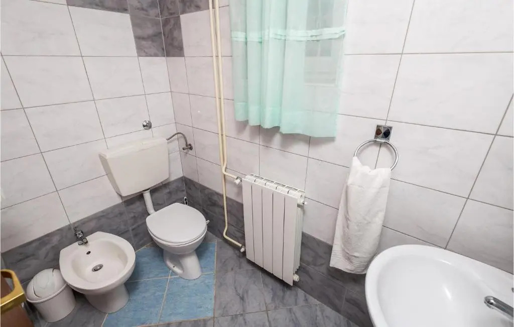 Beautiful Apartment in Mali Losinj With Wifi