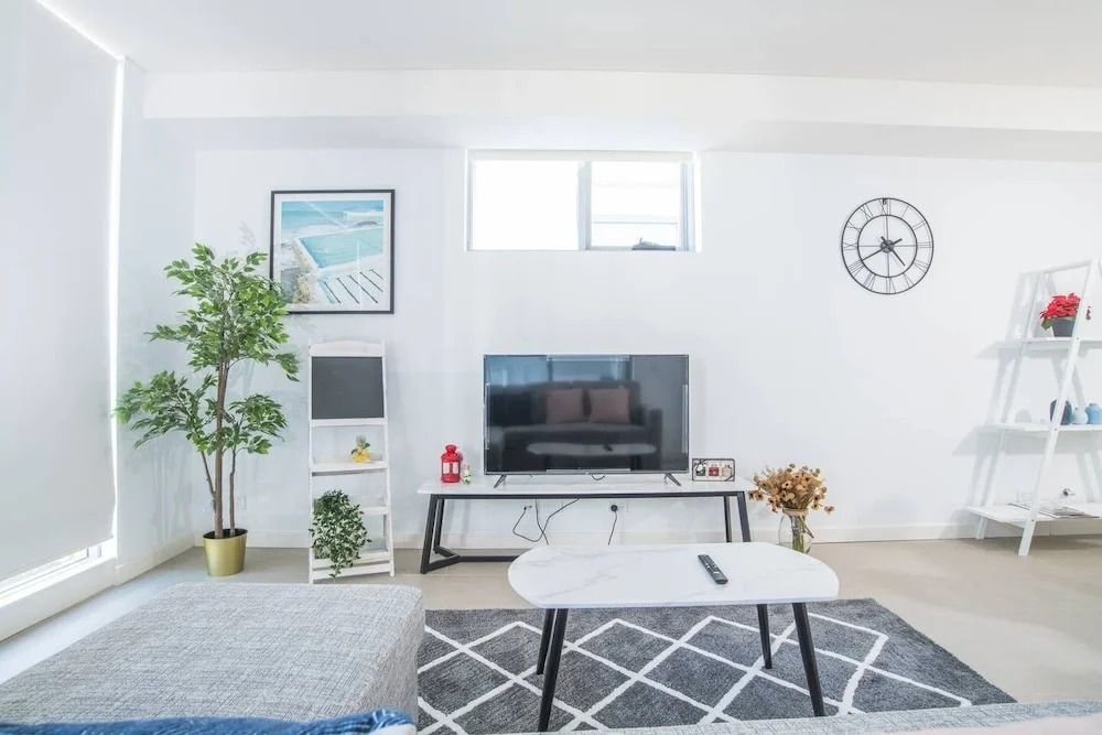 Contemporary Art 2Beds Apt
