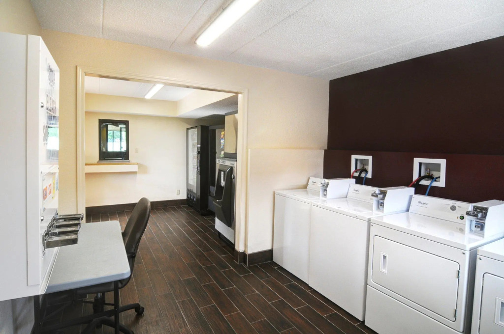 American Inn & Suites Bishop Airport Flint