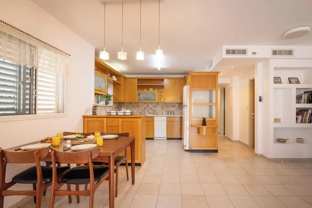 Homey Kiryat Haim Apt by Sea N Rent